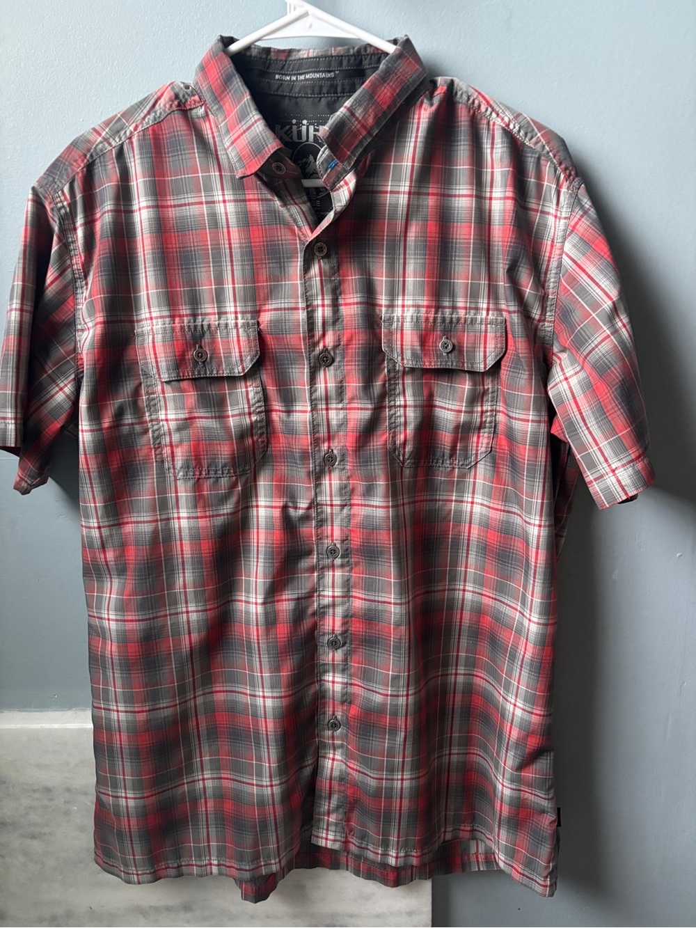 KÜHL Men’s Plaid Short Sleeve Button-Up Shirt Large Red Gray Outdoor Hiking